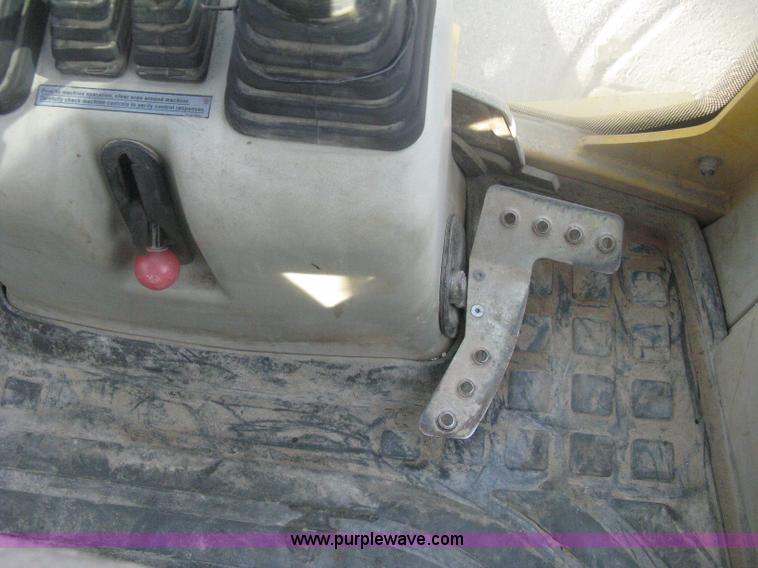 image for item H6434 2002 Komatsu WB140-2 backhoe