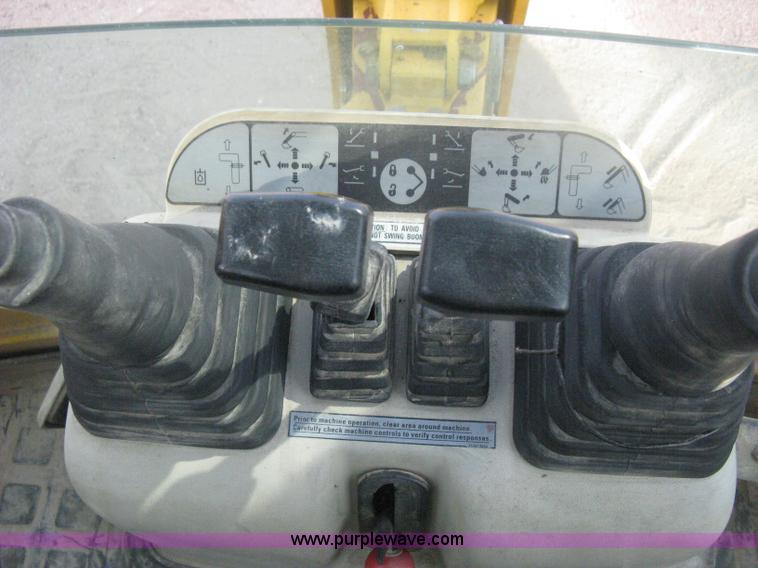 image for item H6434 2002 Komatsu WB140-2 backhoe