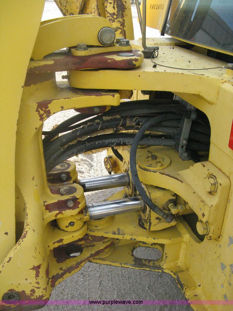 image for item H6434 2002 Komatsu WB140-2 backhoe