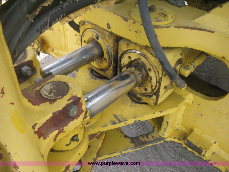 image for item H6434 2002 Komatsu WB140-2 backhoe