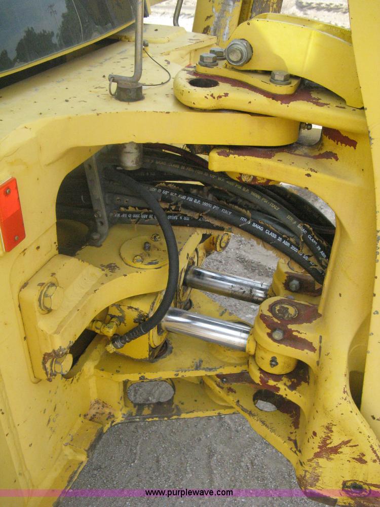 image for item H6434 2002 Komatsu WB140-2 backhoe
