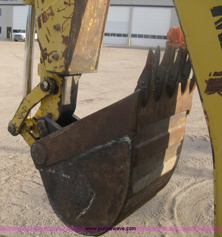 image for item H6434 2002 Komatsu WB140-2 backhoe