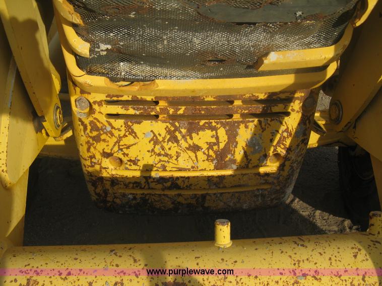 image for item H6434 2002 Komatsu WB140-2 backhoe