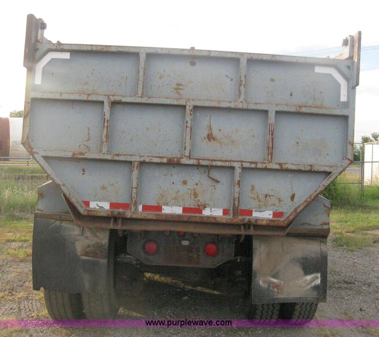image for item H6442 1985 Mack R686ST barrel dump truck