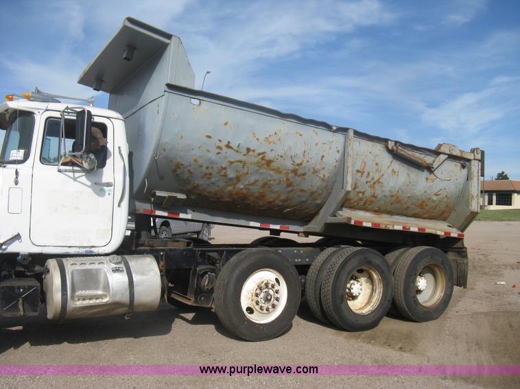 image for item H6442 1985 Mack R686ST barrel dump truck