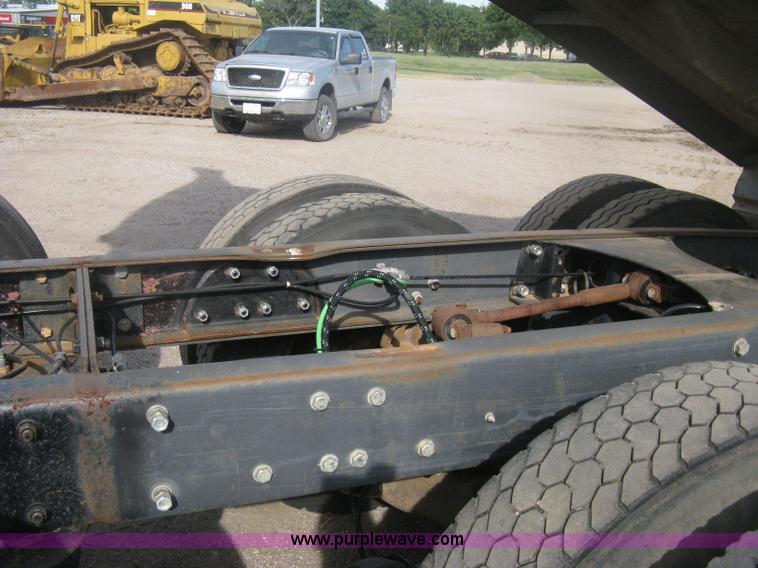 image for item H6442 1985 Mack R686ST barrel dump truck