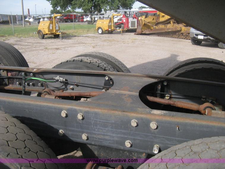 image for item H6442 1985 Mack R686ST barrel dump truck