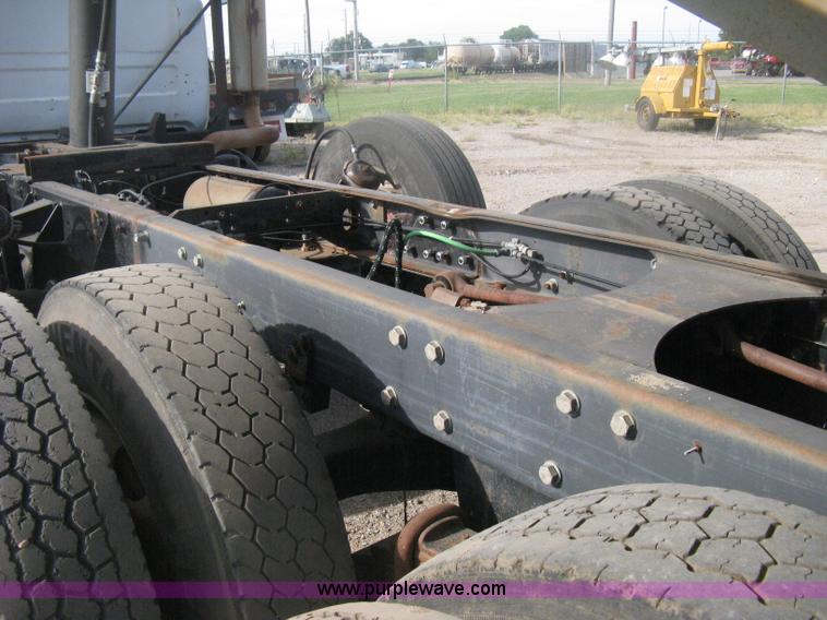 image for item H6442 1985 Mack R686ST barrel dump truck