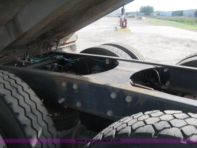 image for item H6442 1985 Mack R686ST barrel dump truck