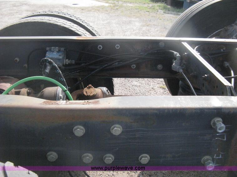 image for item H6442 1985 Mack R686ST barrel dump truck