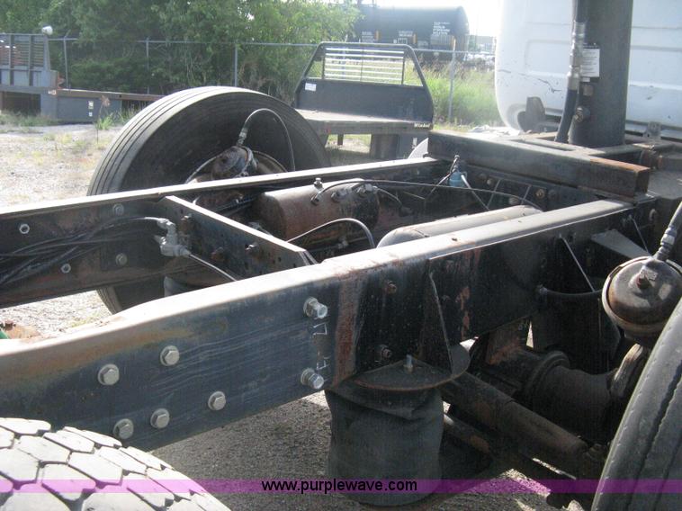 image for item H6442 1985 Mack R686ST barrel dump truck