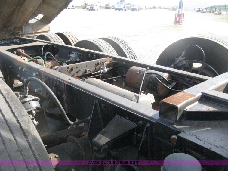 image for item H6442 1985 Mack R686ST barrel dump truck