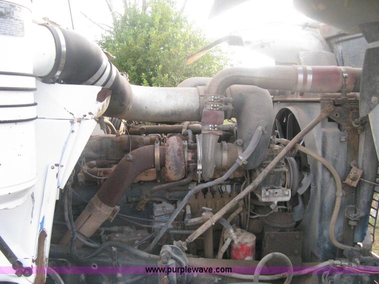 image for item H6442 1985 Mack R686ST barrel dump truck