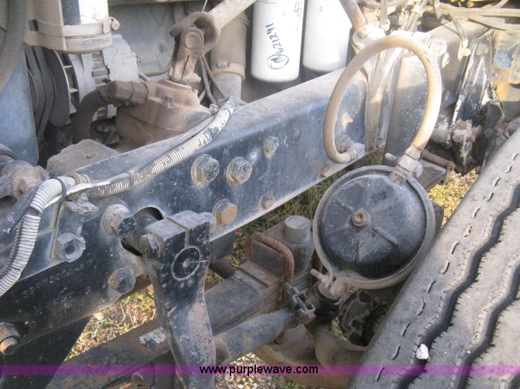 image for item H6442 1985 Mack R686ST barrel dump truck