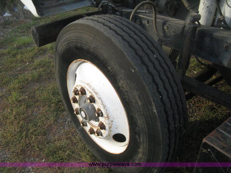 image for item H6442 1985 Mack R686ST barrel dump truck