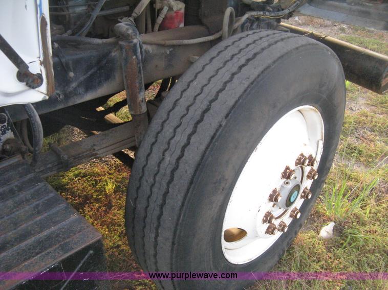 image for item H6442 1985 Mack R686ST barrel dump truck