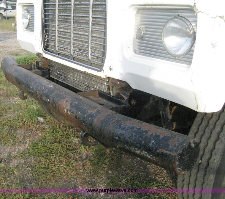 image for item H6442 1985 Mack R686ST barrel dump truck