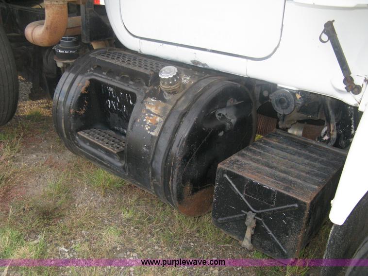 image for item H6442 1985 Mack R686ST barrel dump truck