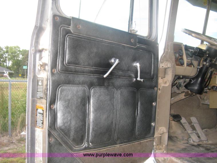 image for item H6442 1985 Mack R686ST barrel dump truck