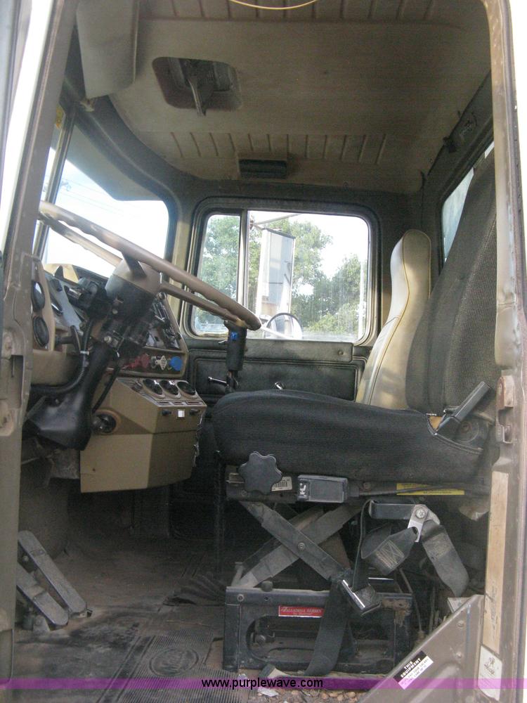 image for item H6442 1985 Mack R686ST barrel dump truck