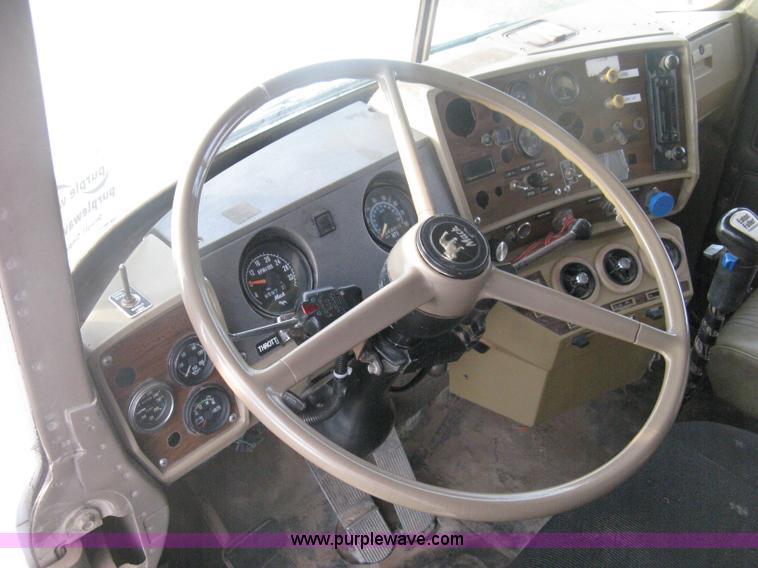 image for item H6442 1985 Mack R686ST barrel dump truck