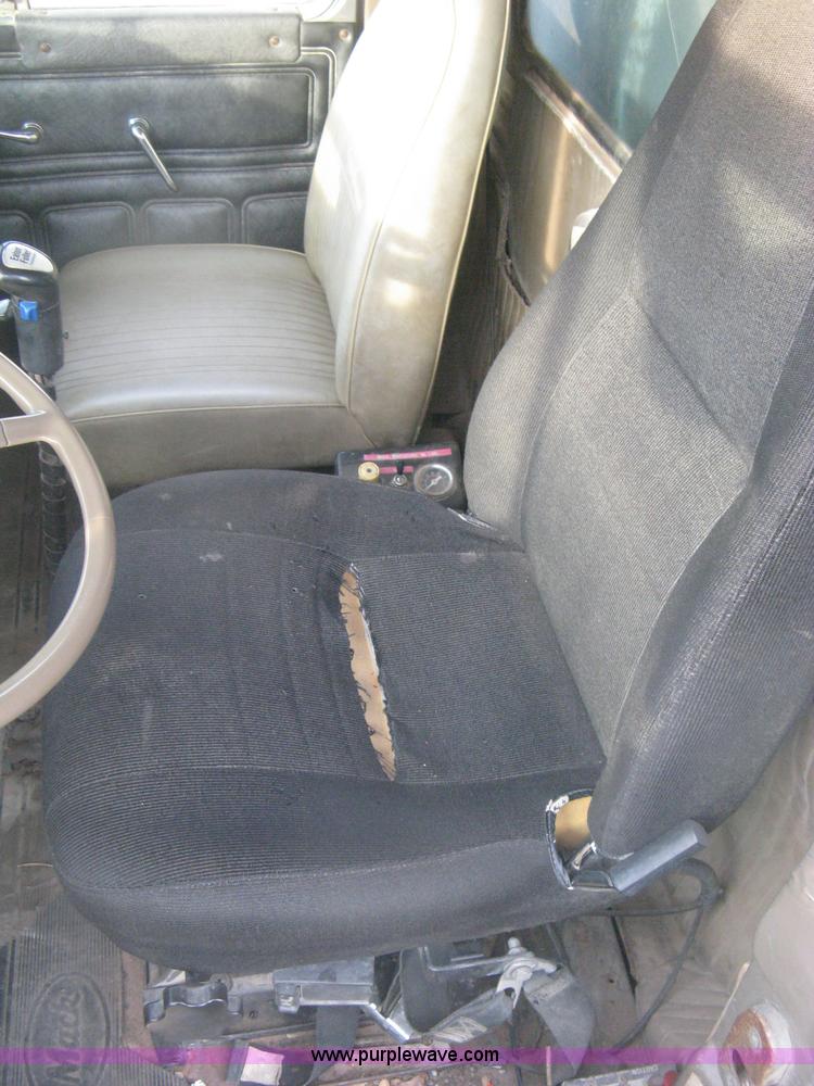 image for item H6442 1985 Mack R686ST barrel dump truck