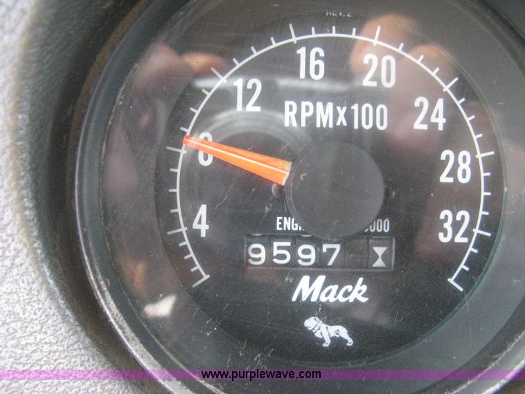 image for item H6442 1985 Mack R686ST barrel dump truck