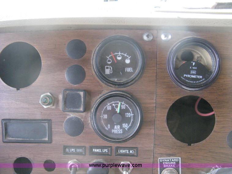 image for item H6442 1985 Mack R686ST barrel dump truck