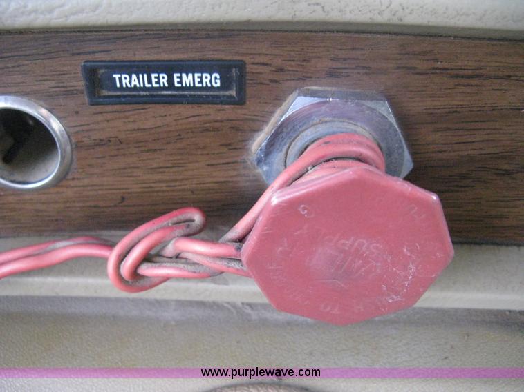 image for item H6442 1985 Mack R686ST barrel dump truck