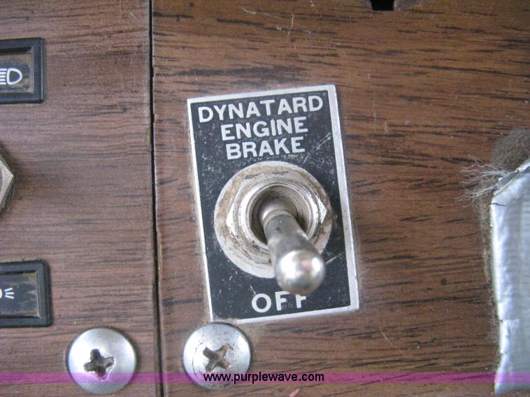 image for item H6442 1985 Mack R686ST barrel dump truck