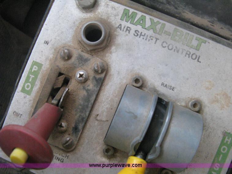 image for item H6442 1985 Mack R686ST barrel dump truck