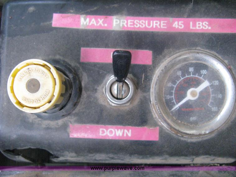 image for item H6442 1985 Mack R686ST barrel dump truck