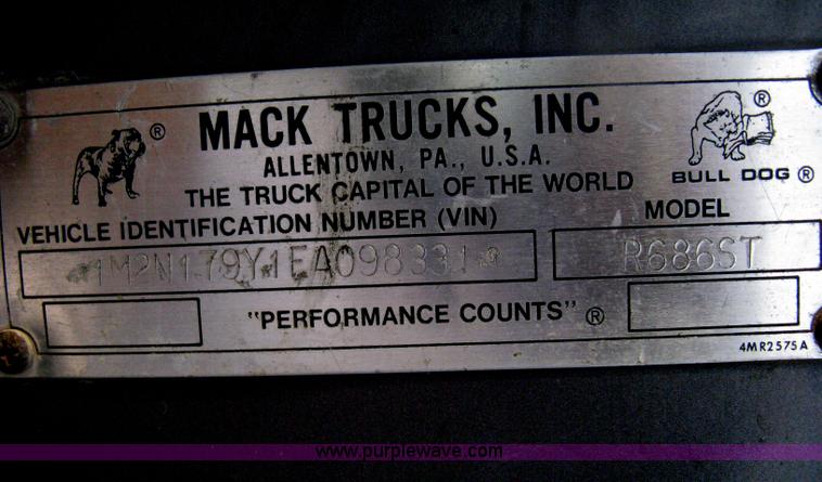 image for item H6442 1985 Mack R686ST barrel dump truck