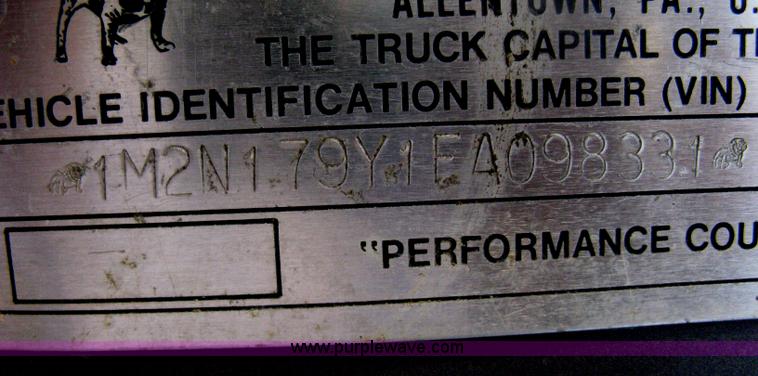 image for item H6442 1985 Mack R686ST barrel dump truck