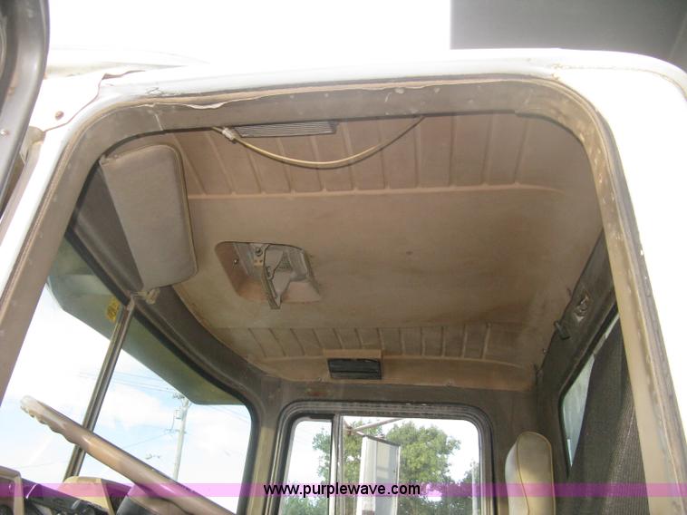 image for item H6442 1985 Mack R686ST barrel dump truck