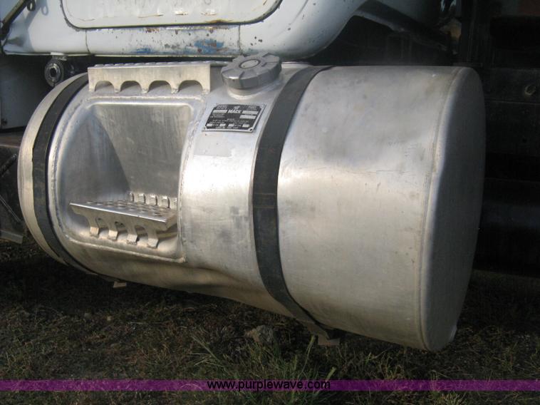 image for item H6442 1985 Mack R686ST barrel dump truck