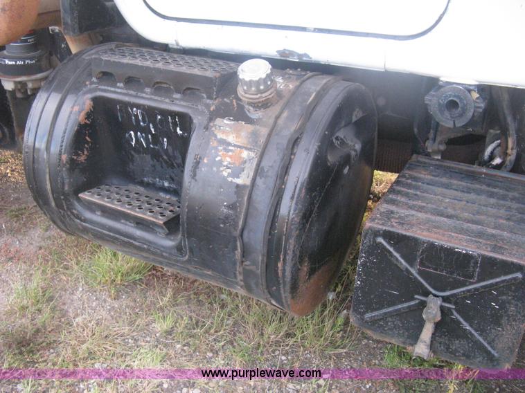 image for item H6442 1985 Mack R686ST barrel dump truck