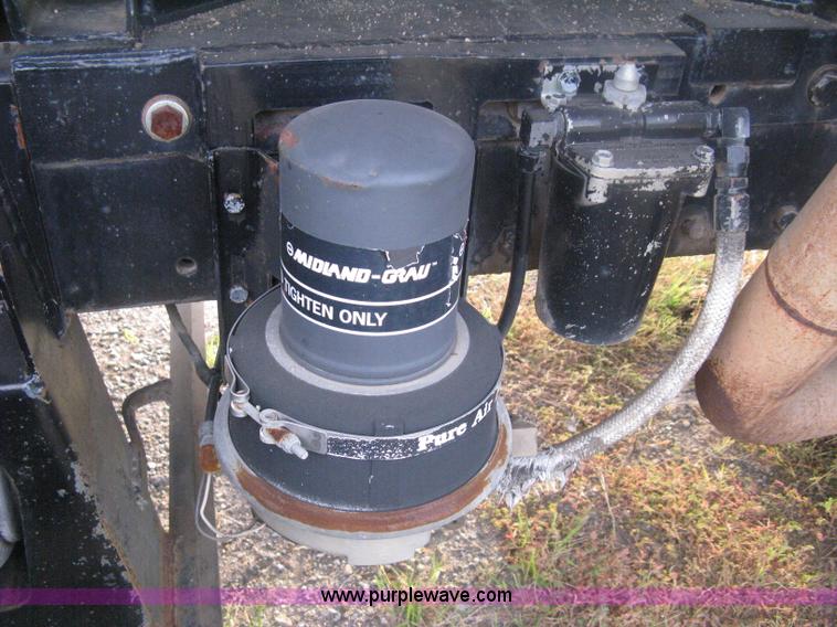 image for item H6442 1985 Mack R686ST barrel dump truck