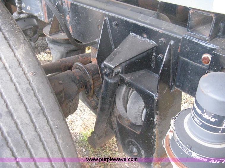 image for item H6442 1985 Mack R686ST barrel dump truck