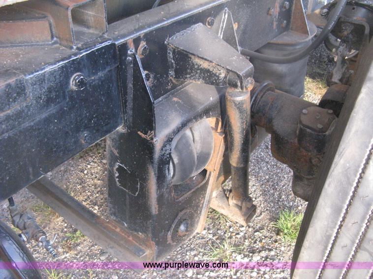 image for item H6442 1985 Mack R686ST barrel dump truck