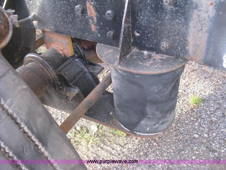 image for item H6442 1985 Mack R686ST barrel dump truck