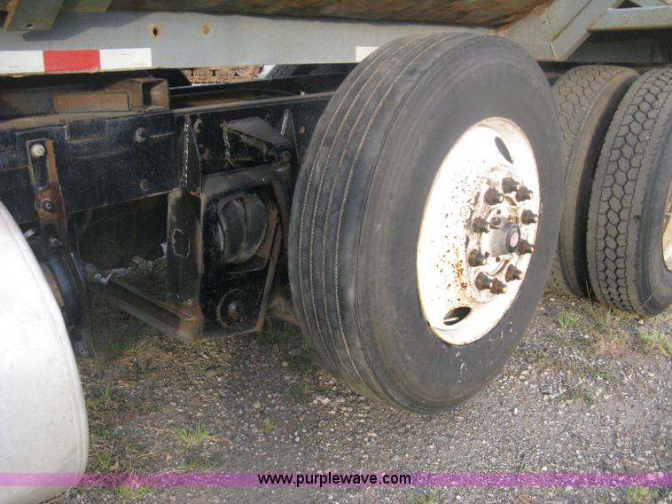 image for item H6442 1985 Mack R686ST barrel dump truck