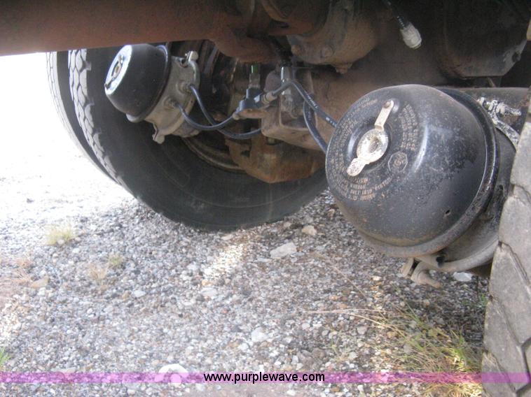 image for item H6442 1985 Mack R686ST barrel dump truck