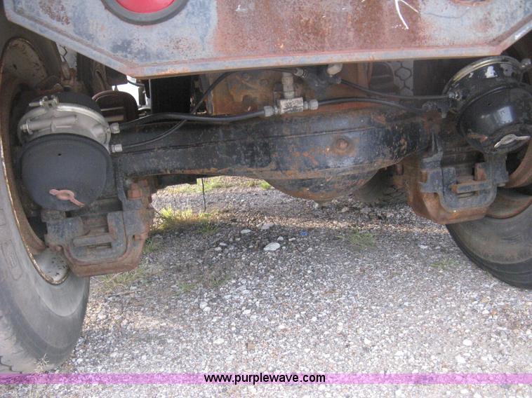 image for item H6442 1985 Mack R686ST barrel dump truck