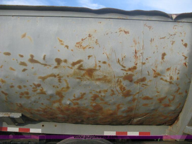 image for item H6442 1985 Mack R686ST barrel dump truck