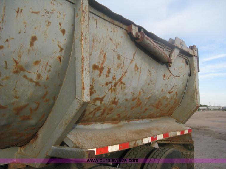 image for item H6442 1985 Mack R686ST barrel dump truck