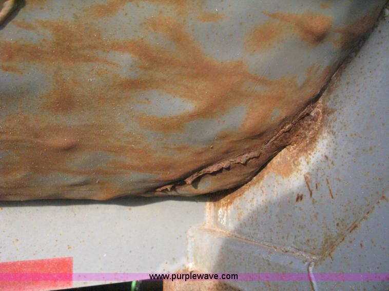 image for item H6442 1985 Mack R686ST barrel dump truck