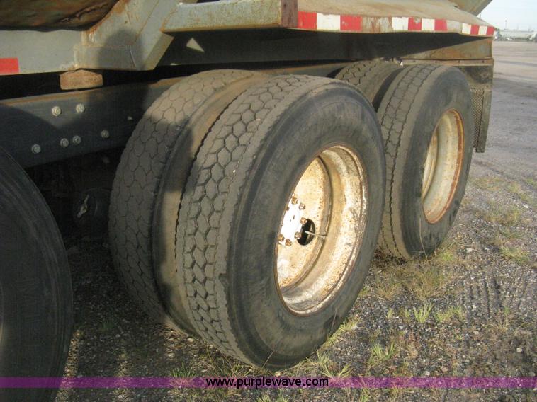 image for item H6442 1985 Mack R686ST barrel dump truck