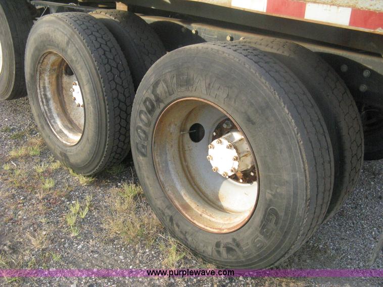 image for item H6442 1985 Mack R686ST barrel dump truck