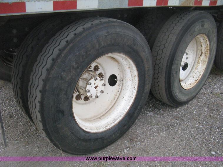 image for item H6442 1985 Mack R686ST barrel dump truck